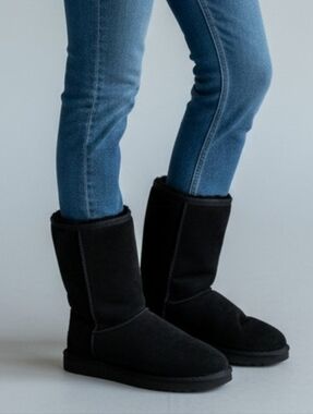 UGG Classic Black Shearling-Lined Suede Boots Size Woman's 8